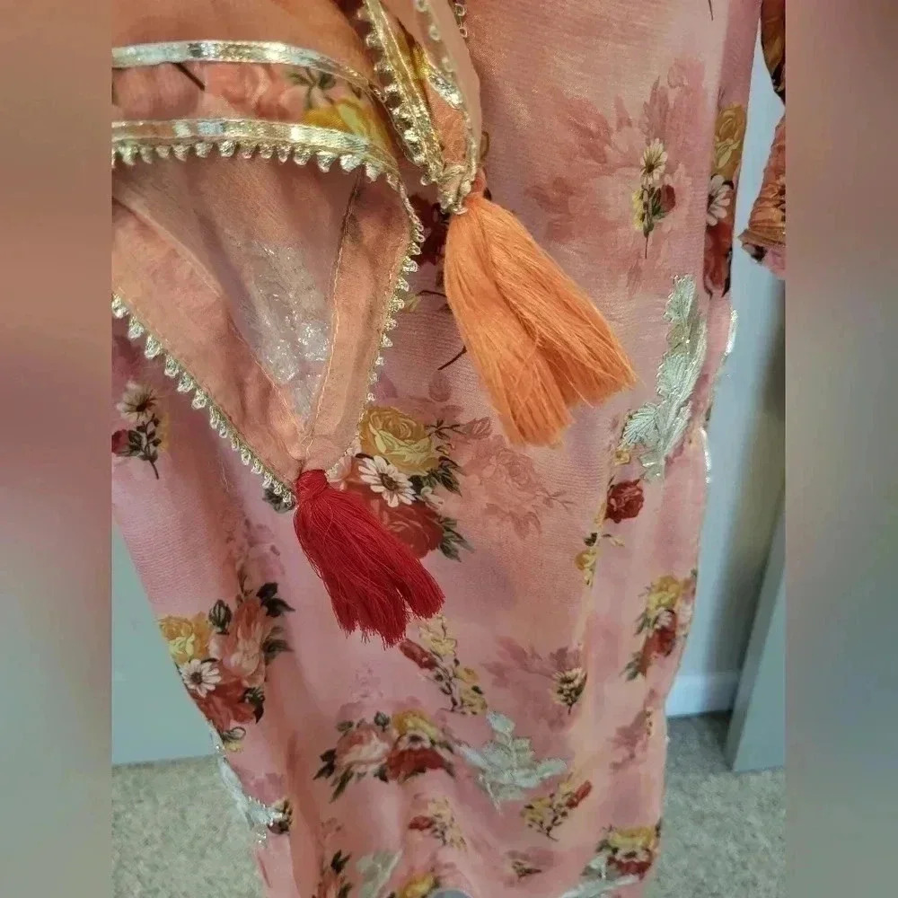 Pakistan Made In India Embroidered/Sequins Floral Top with Sheer Wrap Scarf(S) - Picture 11 of 12